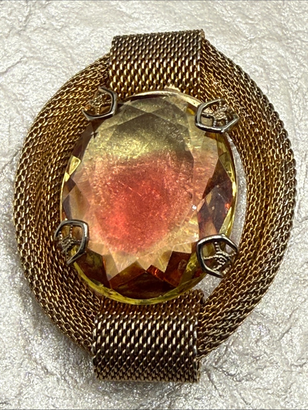 Vintage gorgeous Gold Mesh Brooch sherbet Pink-Orange Oval faceted Crystal ⭐️